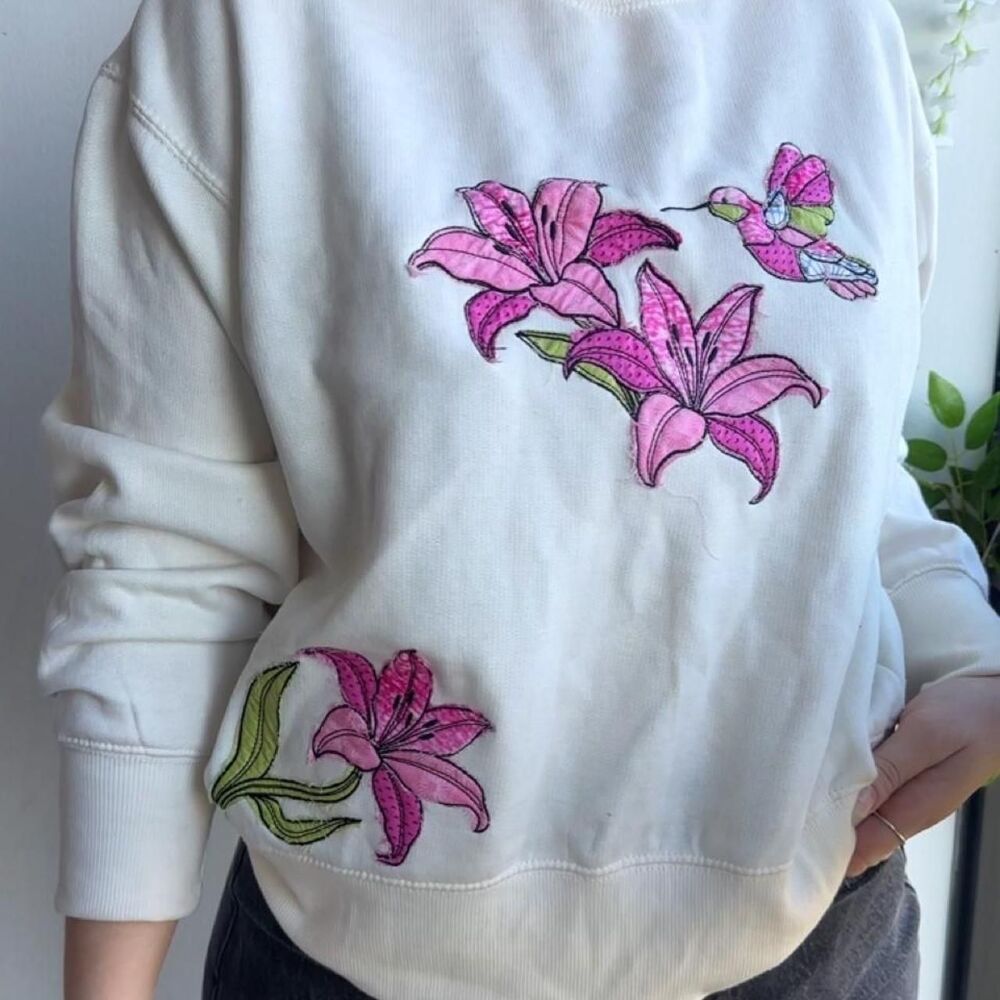 NWT hummingbird flowers patchwork embroidered women’s boxy crewneck sweatshirt